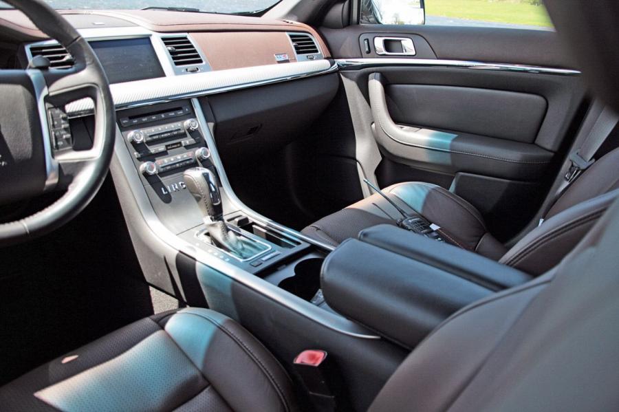  Lincoln MKS EcoBoost 2010 года  (фото 2 из 17)